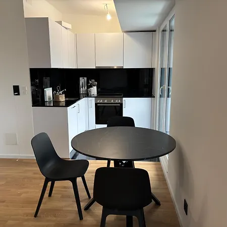 Expérience Unique à Lausanne, Floor On Train Station *