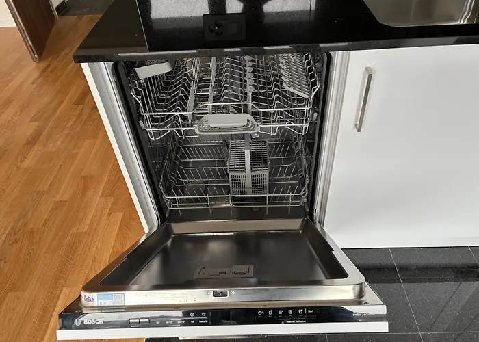 Experience Unique A Lausanne, Floor On Train Station דירה לוזאן